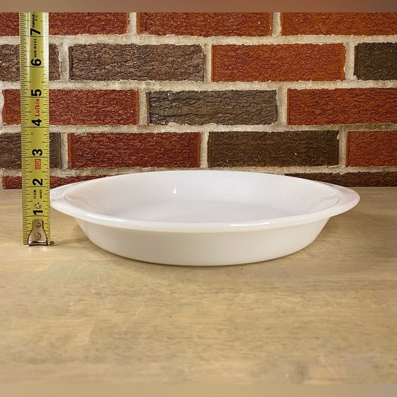 VIntage Glasbake‎ 9" pie plate milk white with handles, textured bottom - Picture 3 of 6